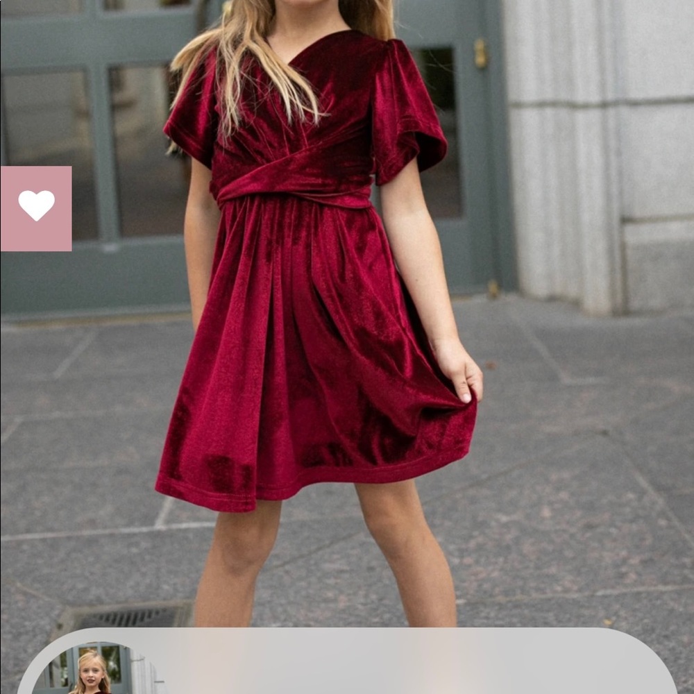Ivy city dresses in toddler size! Used twice for 30 minutes (photos) Like new.